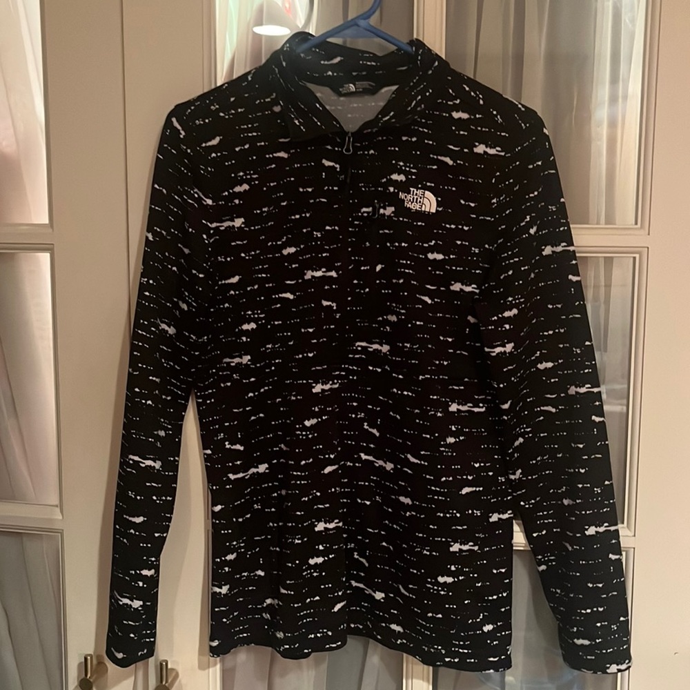 1/4 zip North Face pullover. Great lightly worn condition